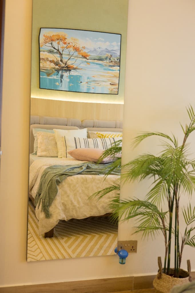 Dreyz Interior bedroom with mirror light